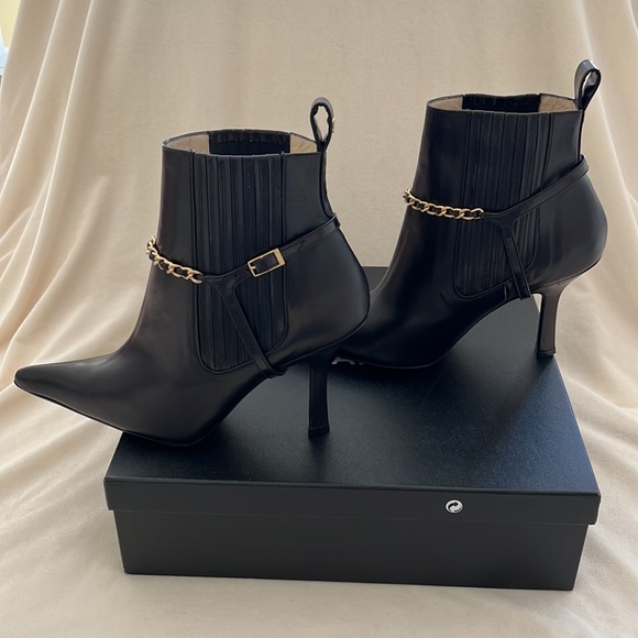 CHANEL BOOTS - Picture 7 of 10